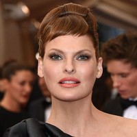 Serum seharga sekitar Rp 2 jutaan itu mampu memudarkan flek-flek hitam dan memberikan tampilan kulit yang lebih glowy.  Foto: Getty Images