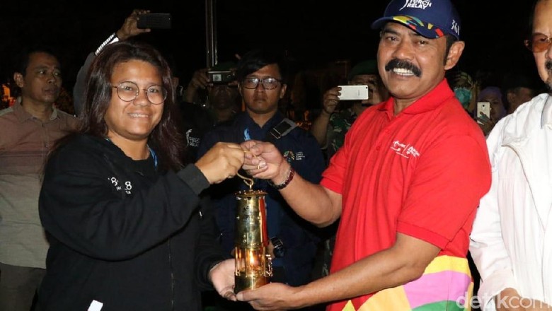 Bermalam di Solo, Api Asian Games Pagi Ini Diterbangkan ke Malang Bermalam di Solo, Api Asian Games Pagi Ini Diterbangkan ke Malang