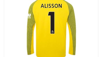 Sorry Karius, posisi kiper sekarang dipegang Alisson. Foto: istimewa