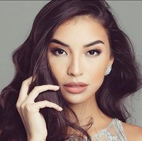 Bagaimana menurutmu dengan penampilan Manohara yang mengenakan makeup natural dengan perona bibir mauve ini? Foto: Instagram @manodelia