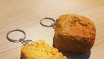 Jangan Ngiler! Gantungan Kunci Ini Persis Sayap Ayam hingga Tempe Goreng