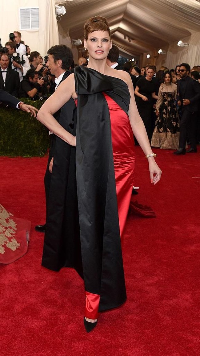 Cucu laki-lakinya tersebut hasil dari pernikahannya dengan mantan suaminya Gerald Marie yang menikah pada 1987. Saat itu Gerald sudah memiliki putri bernama Roxanne. Si bayi mungil tersebut putra dari Roxanne yang notabene adalah putri tiri Linda.  Foto: Getty Images