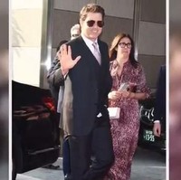 Tom Cruise baru saja mengalami malfungsi busana yang memalukan, yaitu lupa menaikkan ritsleting celana di premier film Mission: Impossible - Fallout di Tokyo, Jepang, Rabu (18/7/2018). Foto: Getty Images