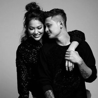 Puteri Indonesia 2017 Bunga Jelitha Ibrani diketahui menjalin hubungan asmara dengan Syamsir Alam, seorang mantan atlet sepakbola yang juga pernah tergabung dalam timnas U-23 Indonesia. Setelah pensiun sebagai atlet, pria  25 tahun ini memilih menggeluti dunia televisi sebagai presenter. Foto: Dok. Instagram