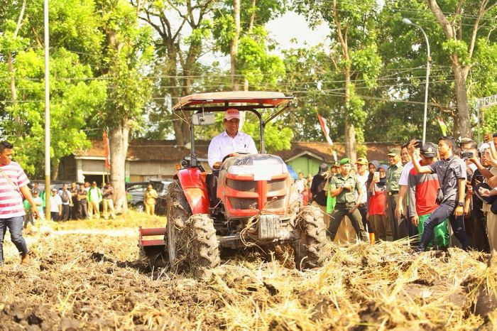 Bantuan Alat  Tani Naik 600 Mentan Ini Pertama dalam Sejarah 