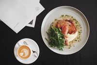 Ngopi Sambil Makan Egg Benedict Bisa Dilakukan di 5 Tempat Ini