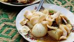 Enak Mantap! Sarapan Kupat Gule yang Gurih-gurih Manis