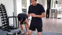 Sementara itu box jump untuk meningkatkan kekuatan ledak otot-otot kaki. (Foto: Instagram/jansen_ongko)