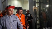 Wahid tampak terdiam saat keluar.