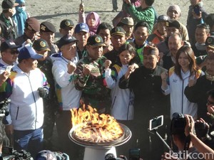 Obor Asian Games Tiba di Bromo, Ini Harapan Warga