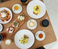 Ngopi Sambil Makan Egg Benedict Bisa Dilakukan di 5 Tempat Ini
