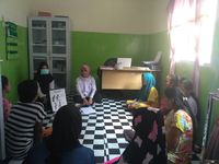 Saat bidan melakukan sosialisasi bersama ibu hamil.