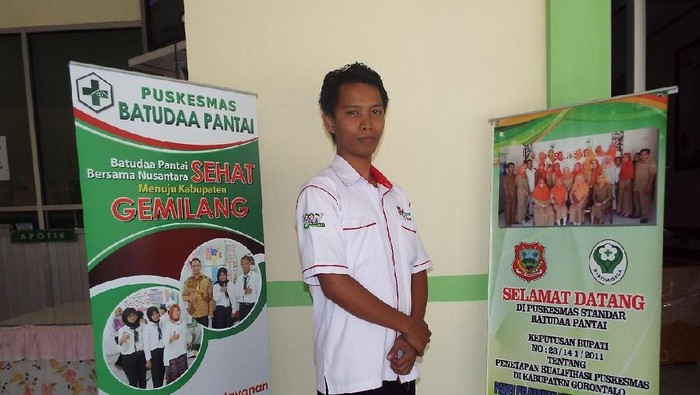 Munadir, perawat yang mengabdi dengan merangkul dukun beranak sebagai partner. Foto: dok. Pribadi/Munadir Munadir, perawat yang mengabdi dengan merangkul dukun beranak sebagai partner. Foto: dok. Pribadi/Munadir