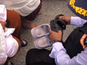 Duh! Banyak Jemaah Indonesia Kehilangan Sandal