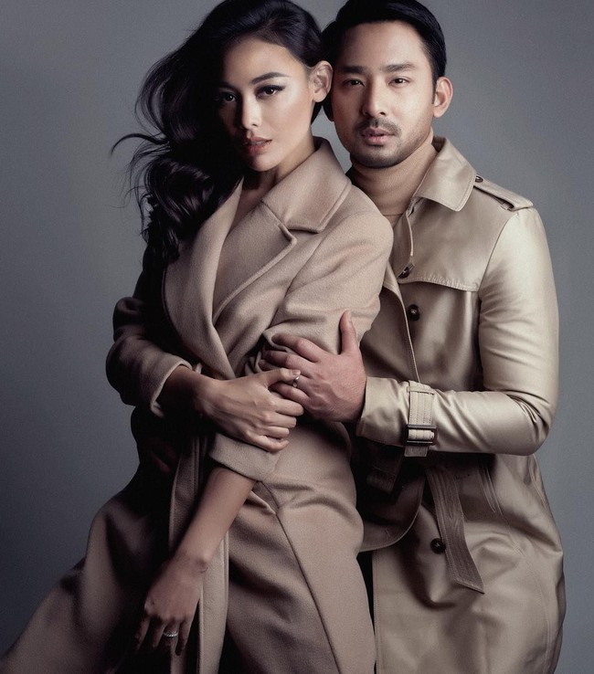 Puteri Indonesia 2013 Whulandary Herman menikah dengan Nik Ibrahim NM Din, pria berkebangsaan Malaysia. Keduanya meresmikan jalinan kasih di Plataran Borobudur, Magelang, 12 Februari 2018. Kini setelah menikah Whulan ikut sang suami tinggal di Negeri Jiran. Nik diketahui menjabat sebagai Associate Director Investments di perusahaan Ekuinas. Foto: Dok. Instagram