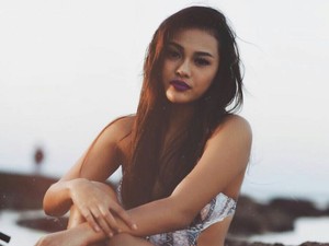 Aurel Hermansyah Berbikini di Pantai, Tapi Tutup Kolom Komentar