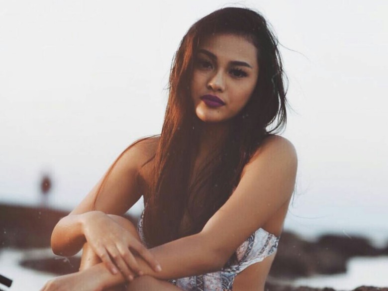 Aurel Hermansyah Berbikini di Pantai, Tapi Tutup Kolom Komentar Aurel Hermansyah Berbikini di Pantai, Tapi Tutup Kolom Komentar