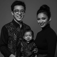 Penyandang gelar Puteri Indonesia 2007, Agni Pratistha menjatuhkan pilihan hatinya pada Ryan Anthony Monoarfa. Mereka menikah 17 Juni 2013 di Amerika Serikat dan kini telah memiliki dua anak. Ryan merupakan mantan pembalap. Foto: Dok. Instagram