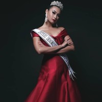 Jesslyn bahkan berhasil menembus 11 besar. Meski tidak mencapai top three, perempuan berusia 26 tahun ini dinobatkan sebagai Puteri Intelegensia 1. Foto: Instagram/@jessquads