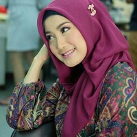 Kiprah Desy Ratnasari di dunia politik sudah dimulai sejak tahun 2014. Ia mewakili Partai Amanat Nasional menjadi anggota DPR RI mewakili Dapil Jawa Barat IV dengan masa jabatan 2014-2019. (Foto: Instagram)