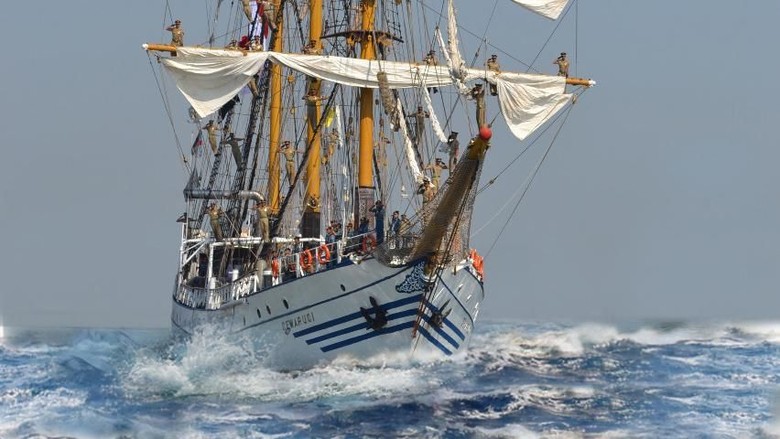 KRI Dewaruci akan Bawa Obor Asian Games 2018 di Perairan Makassar KRI Dewaruci akan Bawa Obor Asian Games 2018 di Perairan Makassar
