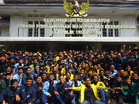 Kemenko PMK-YBM BRI Berikan Beasiswa ke 300 Mahasiswa di 17 PTN