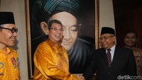 Ketua Umum PBNU KH Said Aqil Siroj menerima Menteri Luar Negeri Malaysia Datuk Saifuddin Abdullah Gedung PBNU, Jakarta Pusat, Sabtu (21/7). 