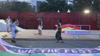 Di sana, kamu yang suka olahraga skateboard bisa bermain bersama pengunjung lainnya di sana. Foto: Asep Syaifullah