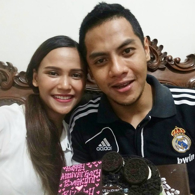 Sorry guys, Iko sudah punya gandengan nih. Sejoli ini sudah berpacaran sejak 2010. (Foto: Instagram/@ikobustomi)