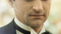 John Holland Cazzale adalah seorang aktor asal Amerika Serikat yang pernah bermain di seri film terkenal The Godfather. John Cazale meninggal pada tahun 1978. Foto: instagram/thegodfather_elpadrino
