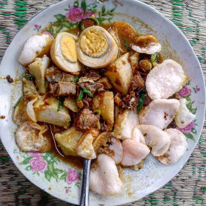 Enak Mantap! Sarapan Kupat Gule yang Gurihgurih Manis