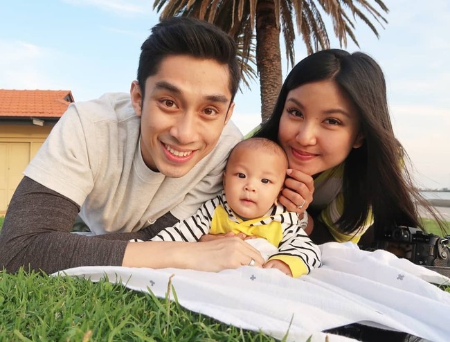 Puteri Indonesia 2008 Zivanna Letisha menikah dengan Haries Argareza Harahap pada 2016. Setelah menikah, keduanya harus menjalani hubungan jarak jauh karena sang suami bekerja di Jepang. Lalu pada November 2017 keduanya dikaruniai seorang putra. Foto: Dok. Instagram