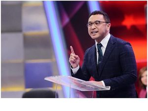 Ups... Giring Nidji Sebut Anies Baswedan Tak Bisa Urus Sungai dan Halte
