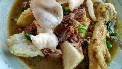 Enak Mantap! Sarapan Kupat Gule yang Gurih-gurih Manis