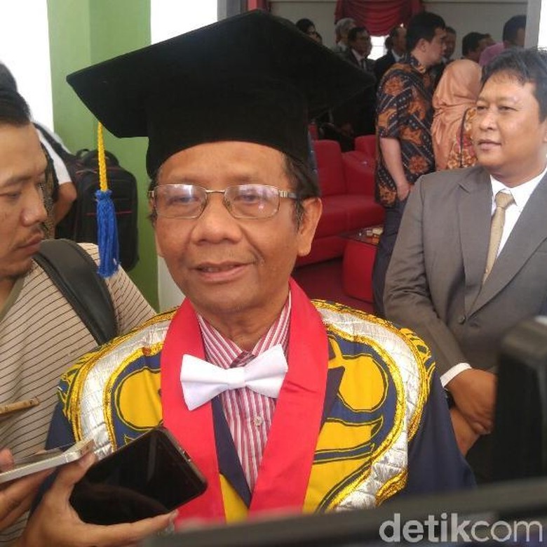 Mahfud MD Urus Syarat Cawapres ke PN Sleman Mahfud MD Urus Syarat Cawapres ke PN Sleman