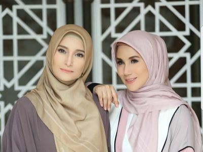 Sisterhood Banget! Gaya Kompak Ineke Koesherawati dan Marini Zumarnis