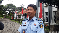 Selain Kalapas Sukamiskin, KPK menetapkan tiga orang tersangka lainnya yakni staf Wahid Husen, Hendry Saputra, suami Inneke, Fahmi Darmawansyah dan Andi Rahmat narapidana kasus pidana umum/tahanan pendamping Fahmi.