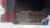 Gempa bumi berkekuatan 5,5 skala Richter (SR) terjadi di Padang, Sumatera Barat, pada siang hari tadi. Gempa mengakibatkan beberapa rumah mengalami kerusakan.