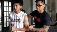 Ini buktinya fitness (olahraga angkat beban) bikin kamu sehat dan berbadan keren, apalagi dimulai dari masih muda, ujar Jansen. (Foto: Instagram/jansen_ongko)
