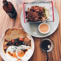 Ngopi Sambil Makan Egg Benedict Bisa Dilakukan di 5 Tempat Ini