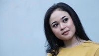 Cecilia Gina juga mengaku mendapat dorongan penuh dari Limbad. Foto: Hanif Hawari