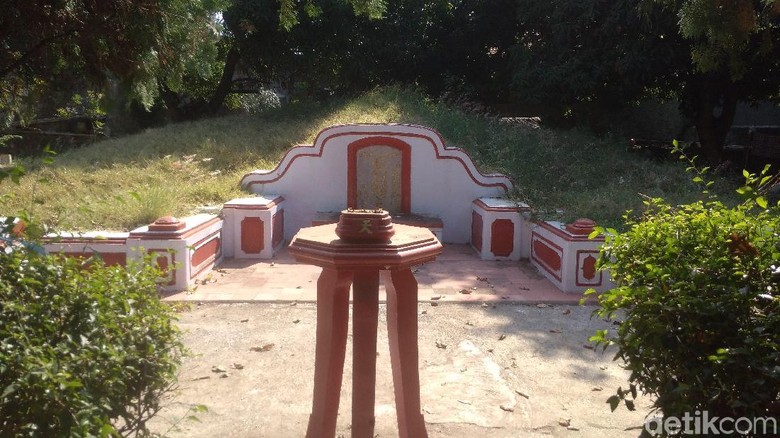 Foto: Makam Tumenggung Aria Wiracula di Cirebon (Sudirman Wamad/detikTravel) Foto: Makam Tumenggung Aria Wiracula di Cirebon (Sudirman Wamad/detikTravel)