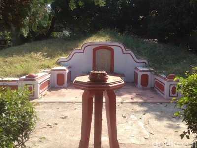 Menengok Makam Menteri Keuangan Era Sunan Gunungjati Menengok Makam Menteri Keuangan Era Sunan Gunungjati