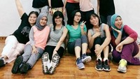 Lewat akun Instagram pribadinya, Cantika kerap membagikan foto atau foto dirinya tengah melakukan zumba. Foto: Instagram/cantikafelder