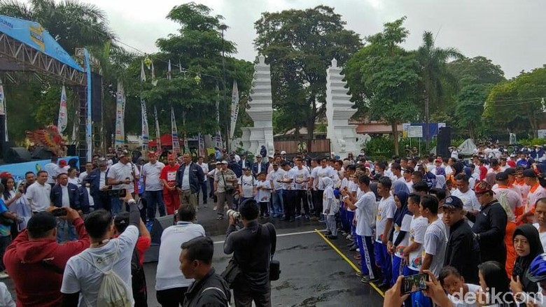 Ajak Warga Banyuwangi Funwalk Cara Angkasa Pura II Sambut 