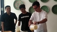 Melanjutkan karier bisnis, dia bersama sang adik Kaesang Pangarep membuka usaha kuliner Markobar, bisnis kafe yang berdomisili di Solo dengan menjual aneka macam martabak. Bisnis martabak ini begitu terkenal hingga outletnya terbesar di berbagai daerah di Indonesia. Dok. 20Detik