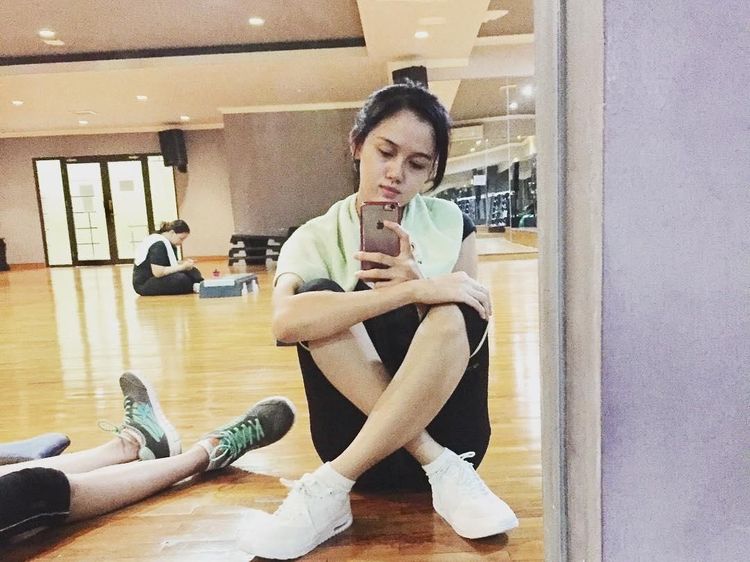 Duh! Cantik Banget Sih Istri Eza Gionino yang Lagi Basah Keringat
