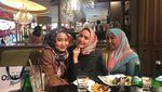 Manisnya Pose Ngeteh Adelia Pasha, Istri dari Politisi dan Musisi Pasha Ungu
