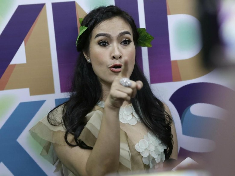 Dengar Nih! Sindiran Pedas Iis Dahlia untuk Netizen yang Suka Bully Dengar Nih! Sindiran Pedas Iis Dahlia untuk Netizen yang Suka Bully