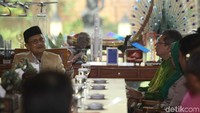 Sebelumnya, Saifuddin juga sempat berkunjung ke kantor PP Muhammadiyah. Dia bersama Ketum PP Muhammadiyah membahas sejumlah hal termasuk terorisme.